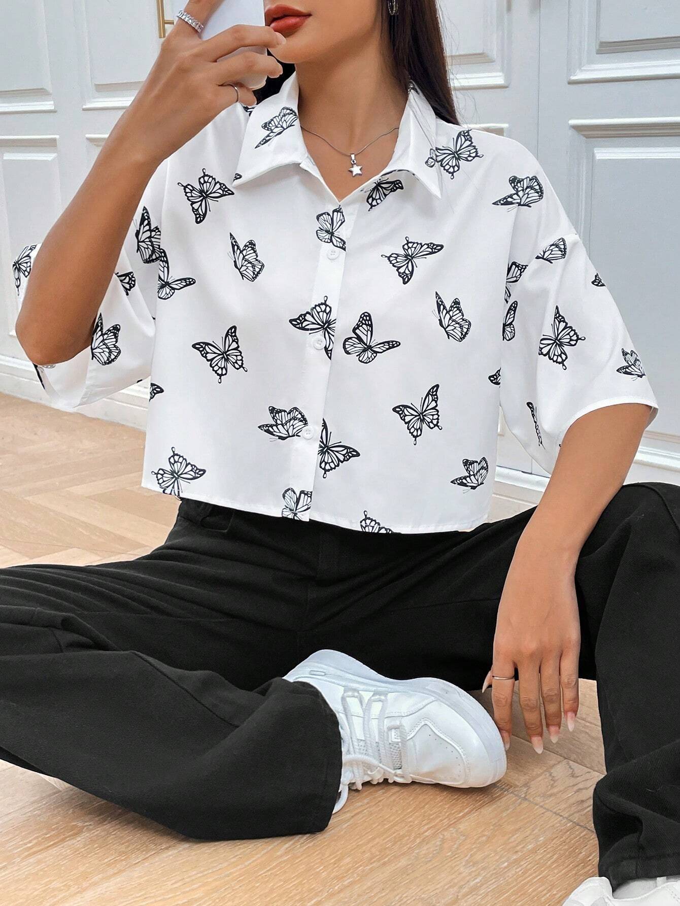 Butterfly Print Loose Shirt for Casual Chic in White and Blue