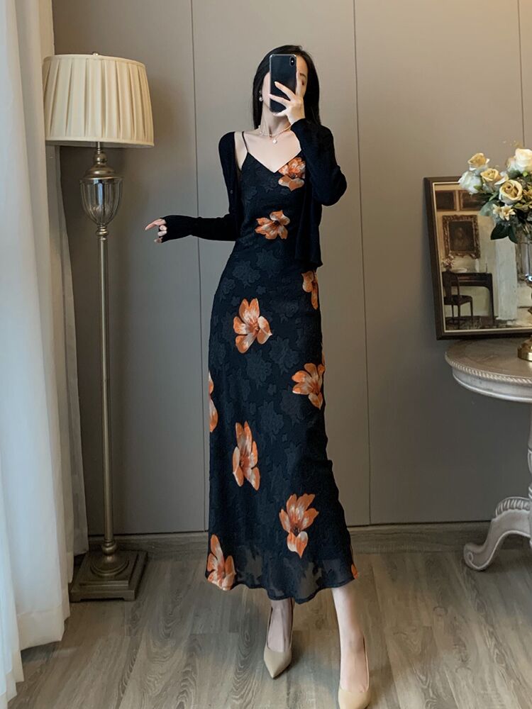 Sunlit Summer Vintage Floral Suspender Dress With V Neck And High Waist For Retro Charm