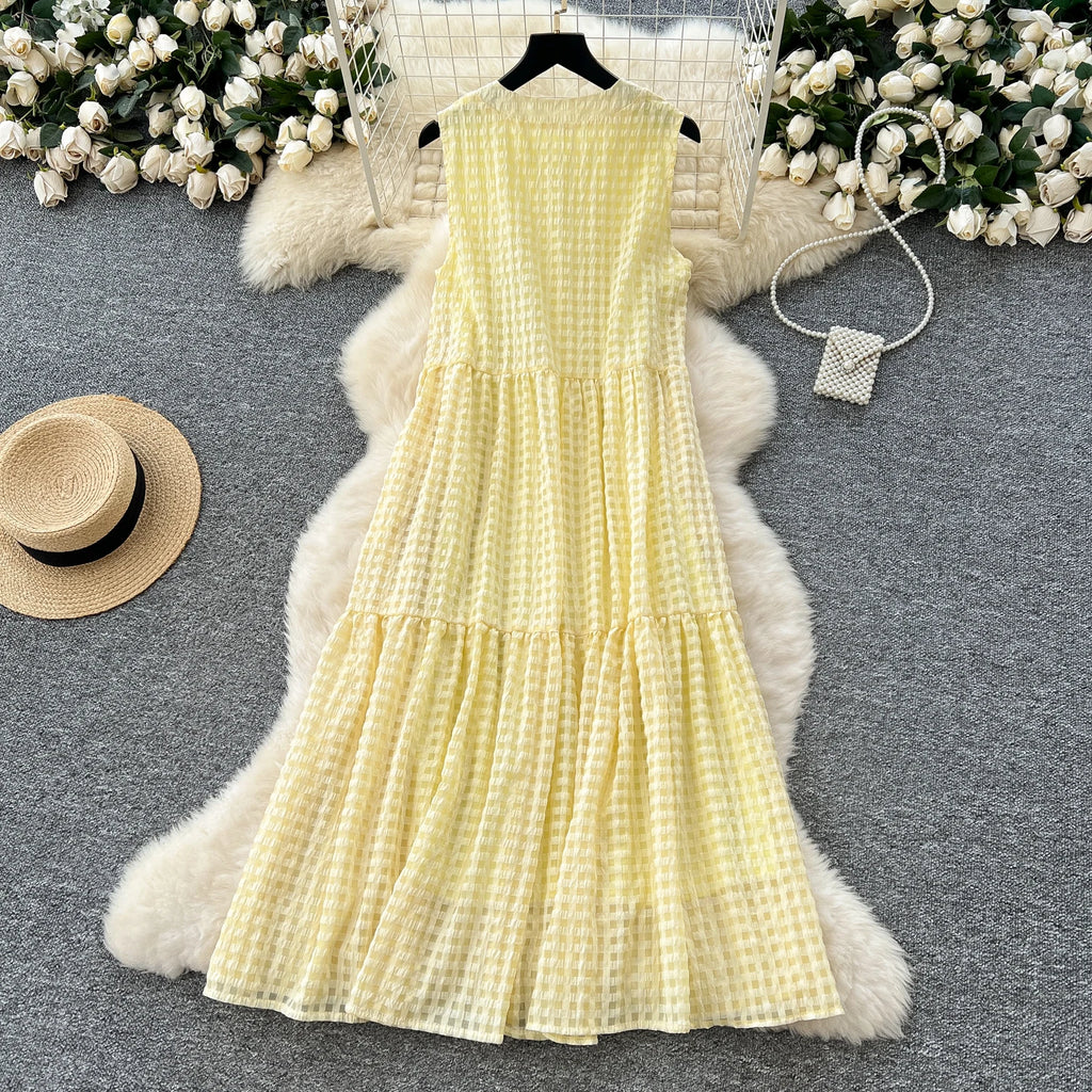 Chic Summer Midi Dress With Sleeveless Empire Plaid Lace