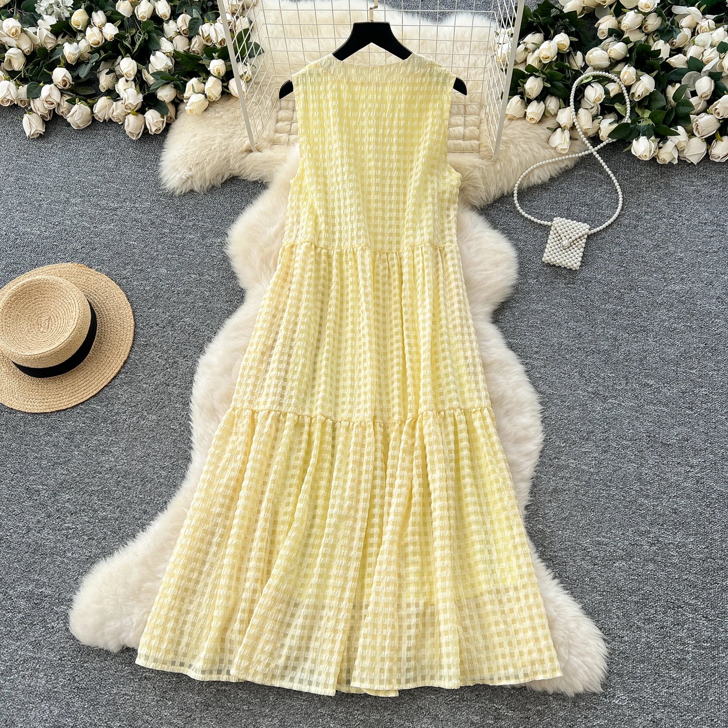 Chic Summer Midi Dress With Sleeveless Empire Plaid Lace