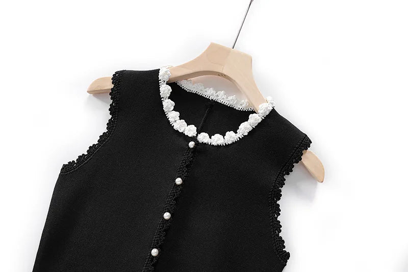 Black And White Skirt Set For Women With Elegant Contrast Design