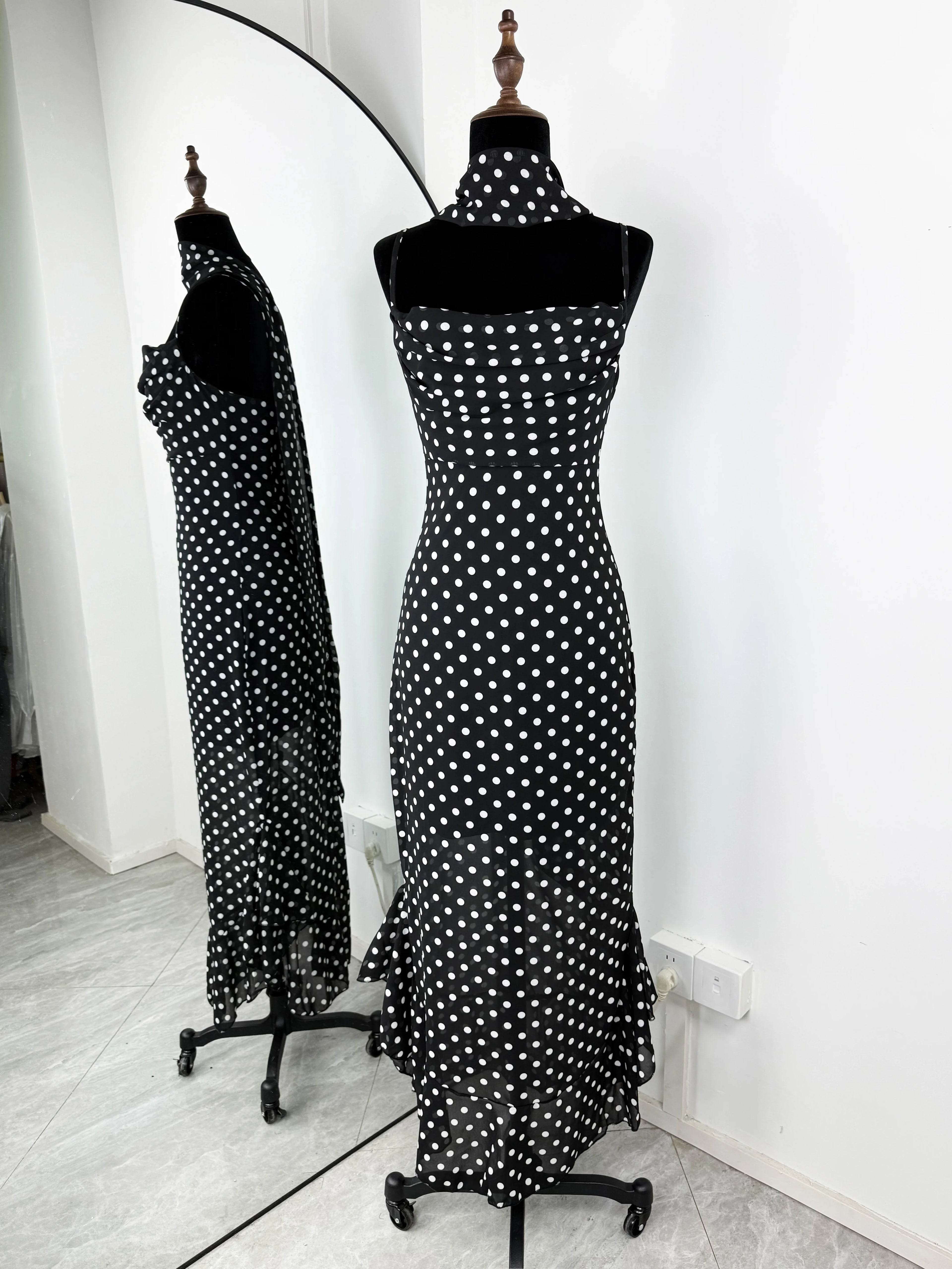 Elegant Polka Dot Halter Sleeveless Maxi Dress With Pleated Skirt And Ribbon Scarf