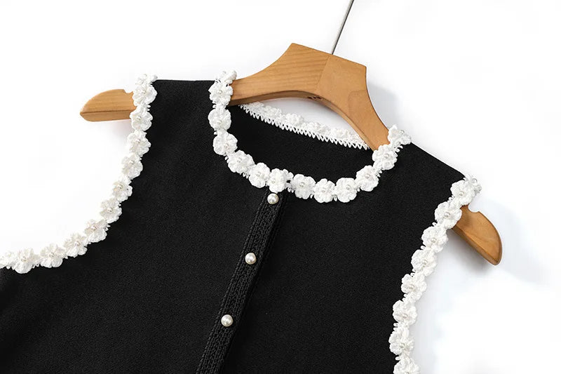 Black And White Skirt Set For Women With Elegant Contrast Design
