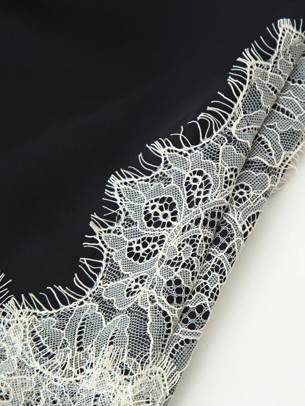 Lace Patchwork Mini Dress With Vintage Contrast Slim Long Sleeves