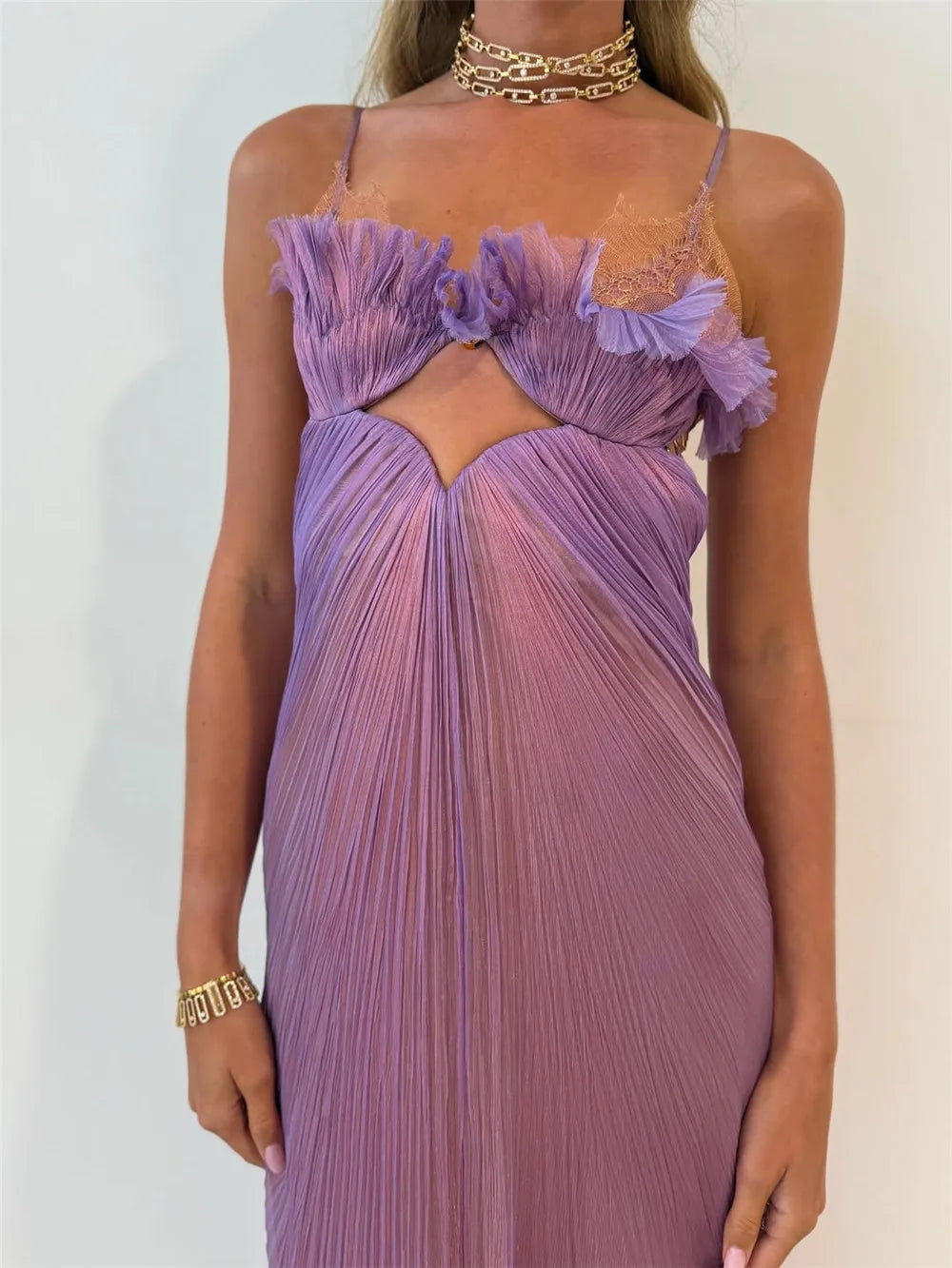 Elegant Pleated Evening Dress With Spaghetti Straps And Lace Up Floral Embellishments