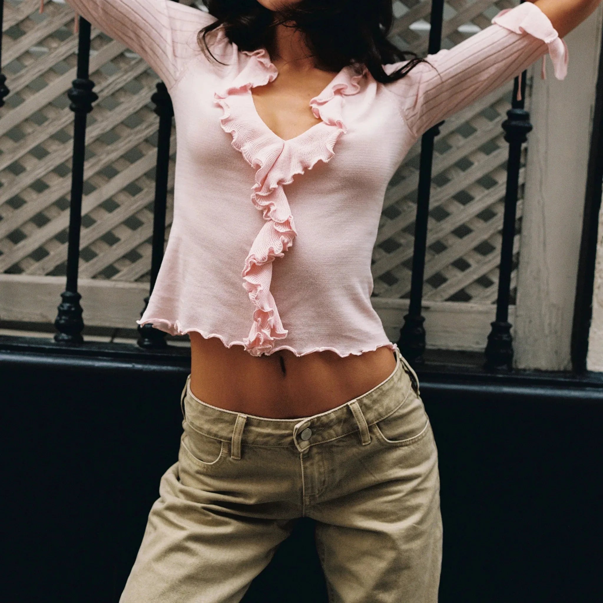 French-Style Ruffled Knit Top With Deep V-Neck Ruched Lace Tie-Up Cuff Short Waist-Exposing Silhouette