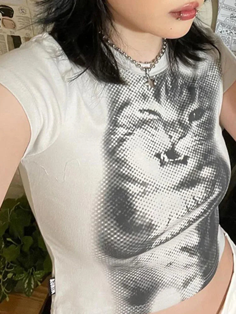 Animal Print Crop Top In White Slim Fit Crewneck Tee For Casual Vintage Vibe Everyday Chic