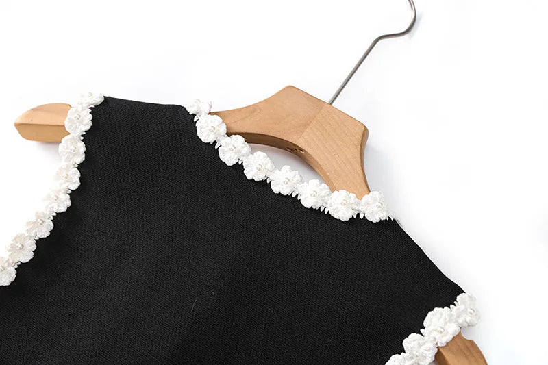 Black And White Skirt Set For Women With Elegant Contrast Design