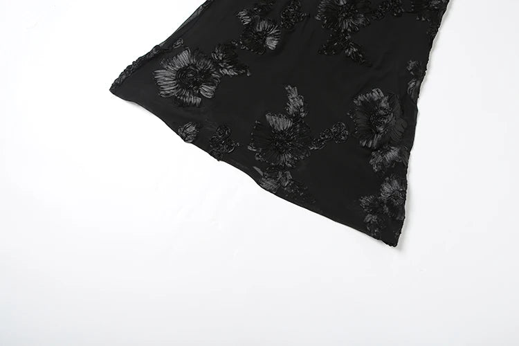 Chic Floral Embroidered Backless Maxi Dress With Low Neck And Crossback