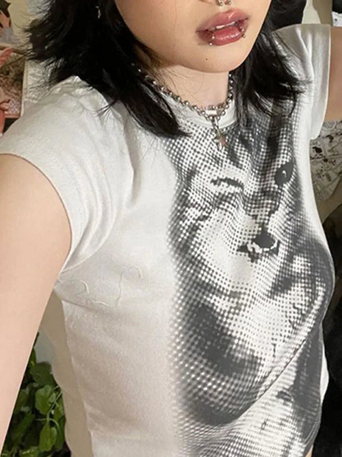 Animal Print Crop Top In White Slim Fit Crewneck Tee For Casual Vintage Vibe Everyday Chic