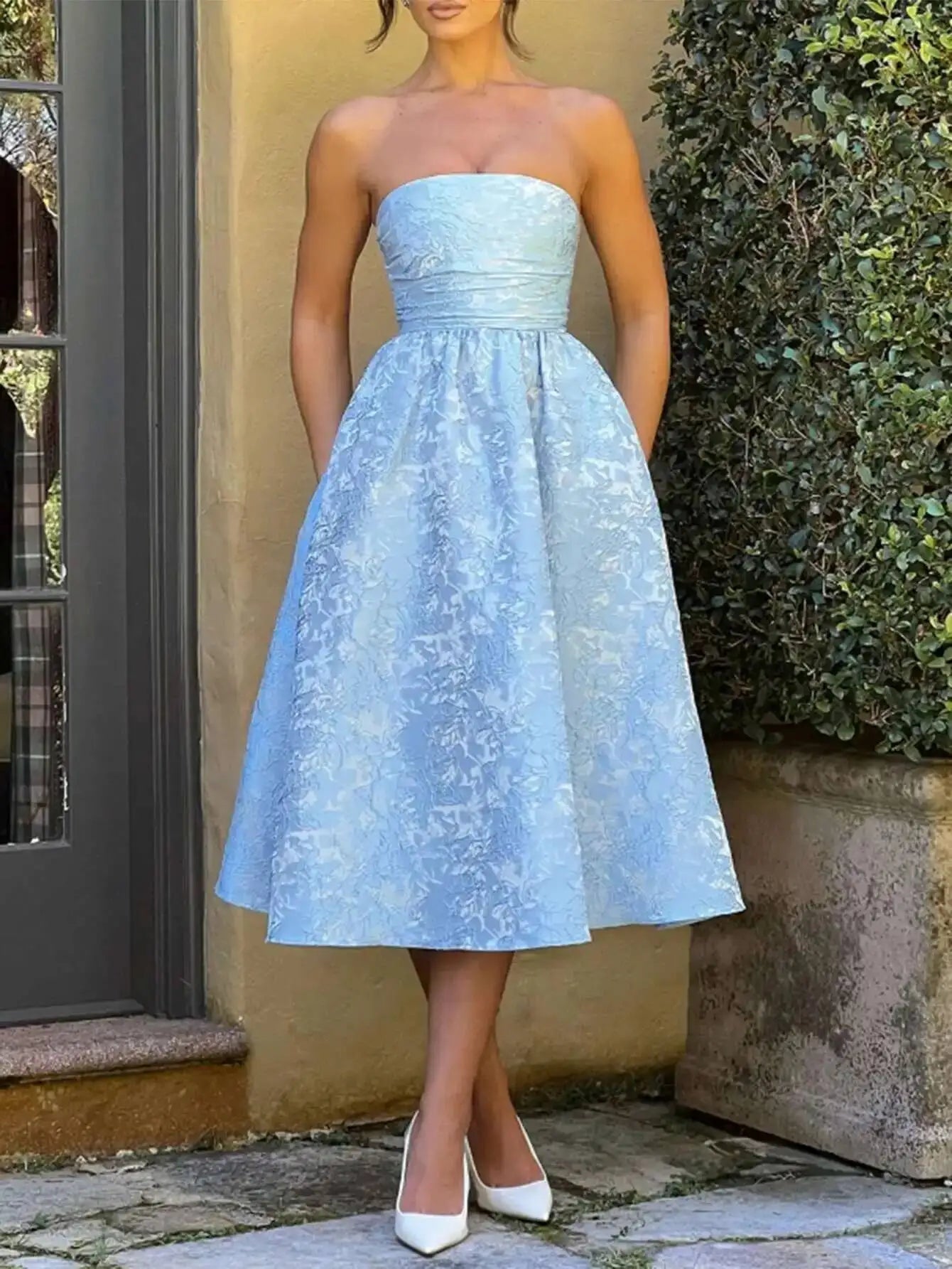 Backless Halter Evening Dress With Lace Jacquard For Elegant Special Occasions