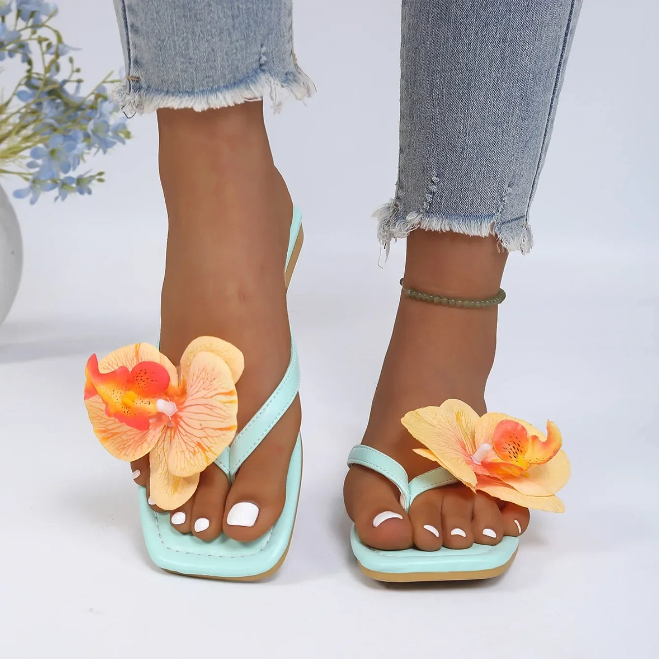 Clip Toe Flower Sandals With Square Front And Comfortable Flat Sole For Summer