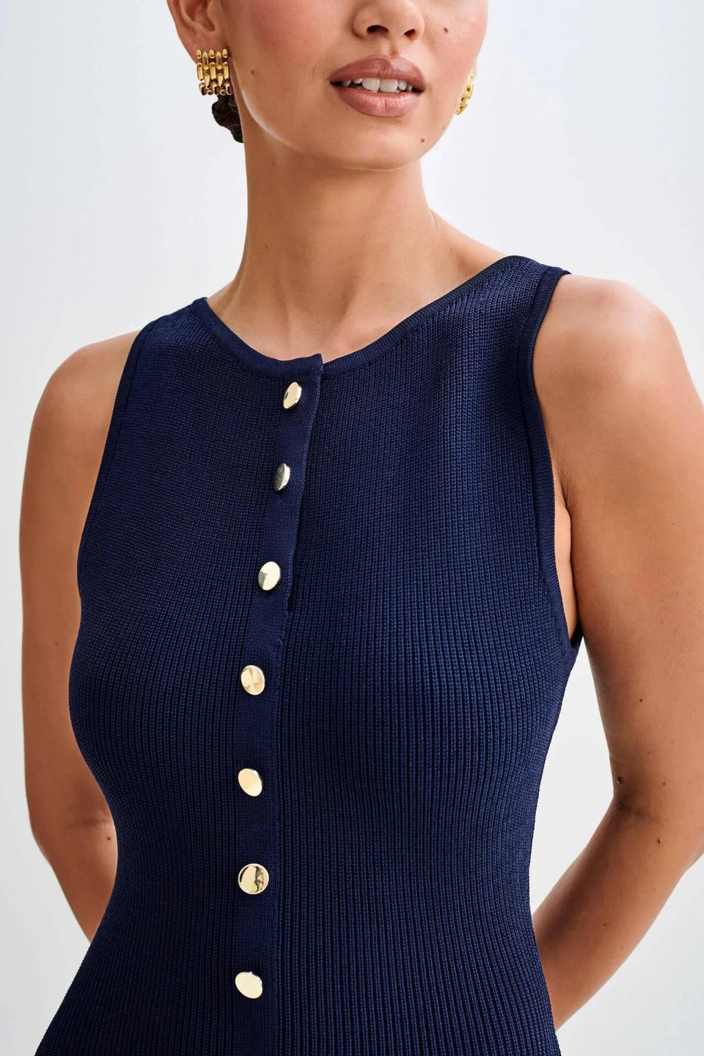 Chic Knit Midi Dress With Button Front And O Neck Silhouette