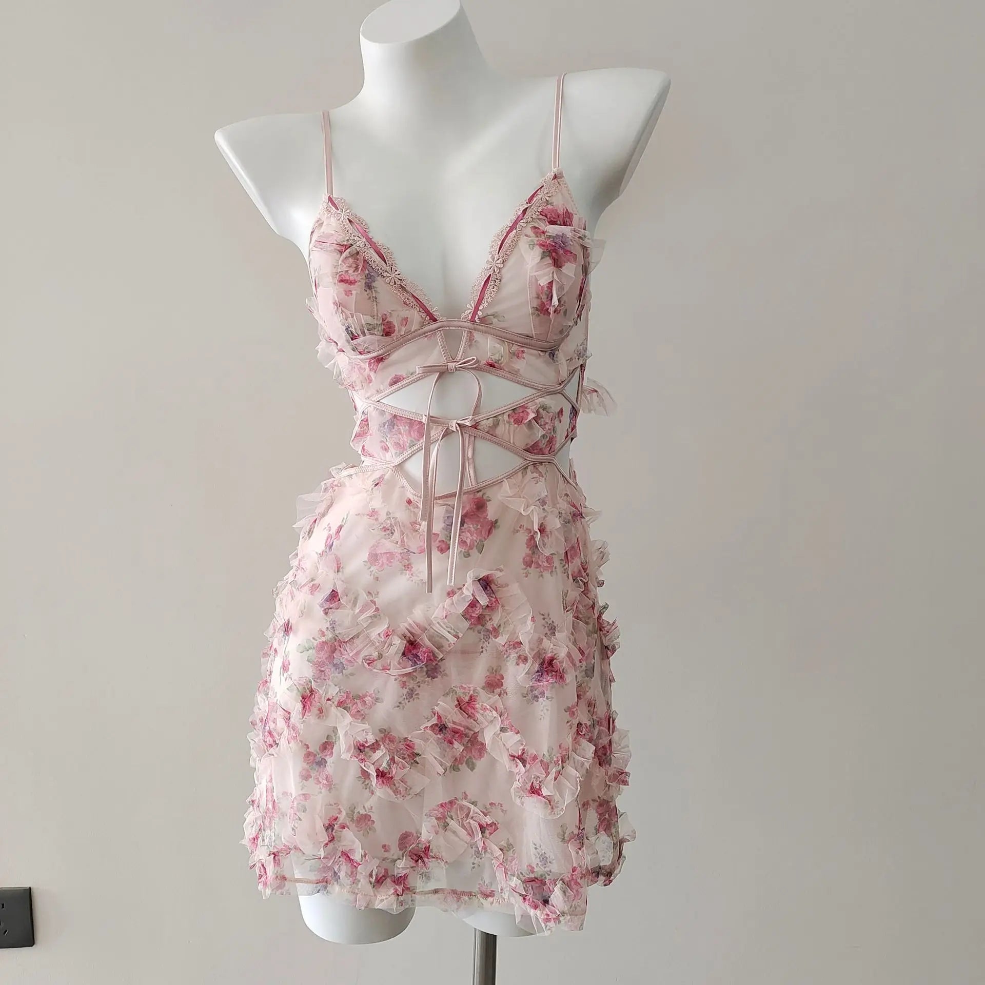 Delicate Lolita Sleepwear Nightdress Set With Flower Lace Mesh And Suspender Details