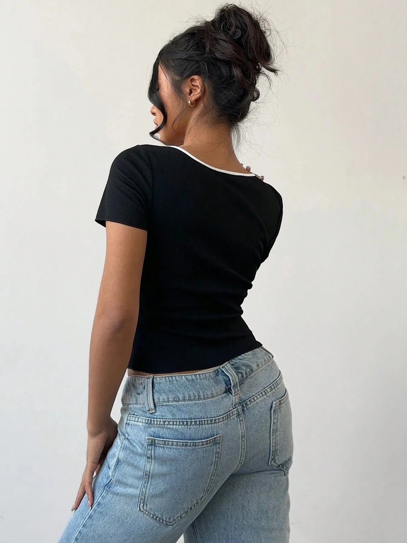 Square Neck Short Crop Top With Bow Black Bodycon Silhouette