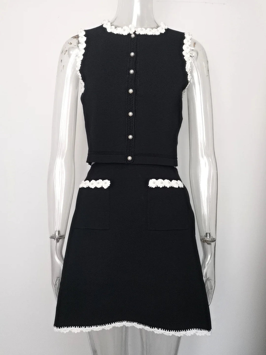Black And White Skirt Set For Women With Elegant Contrast Design