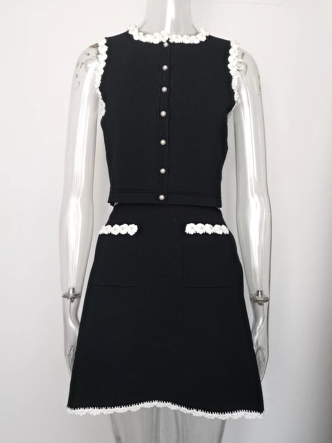 Black And White Skirt Set For Women With Elegant Contrast Design