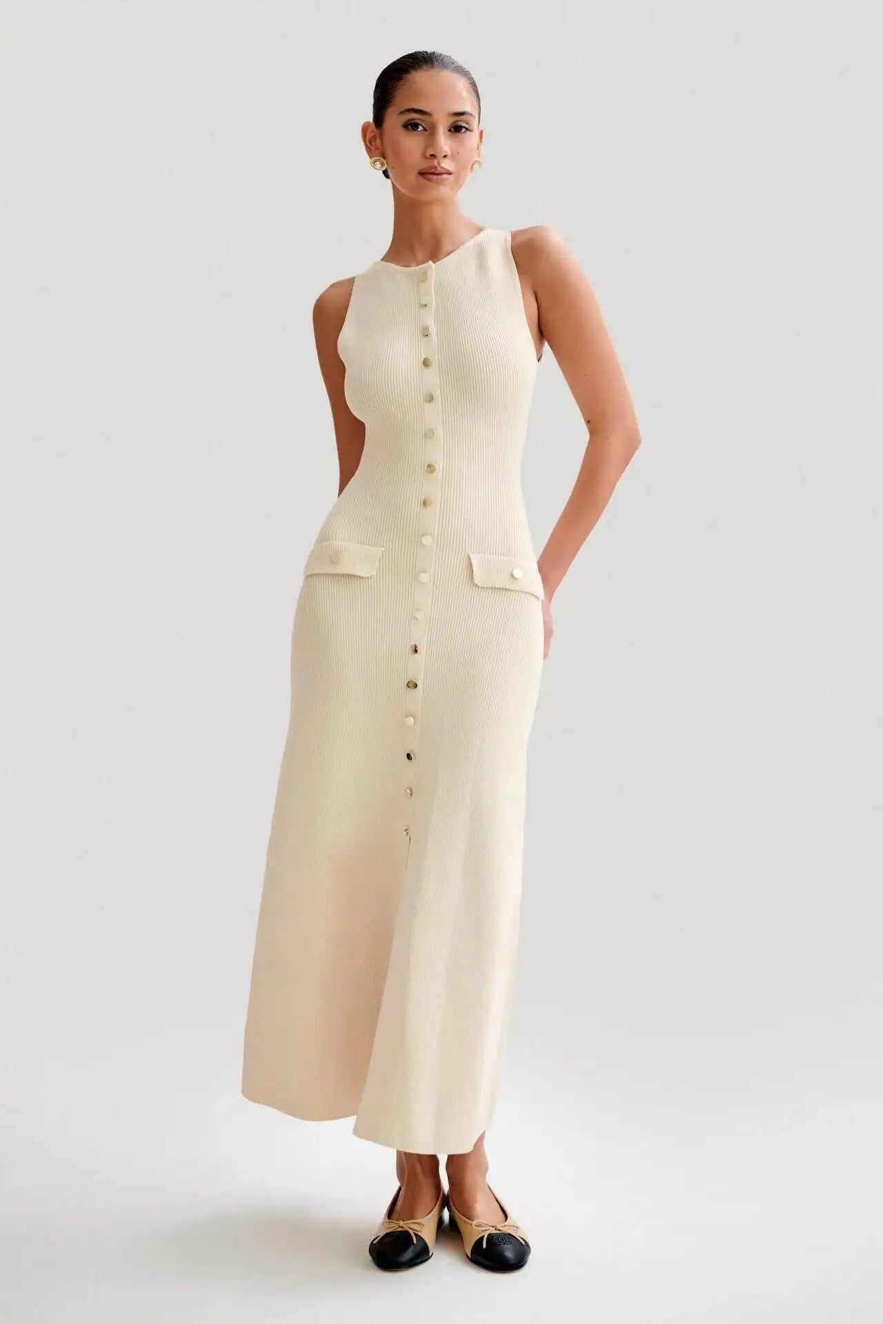 Chic Knit Midi Dress With Button Front And O Neck Silhouette