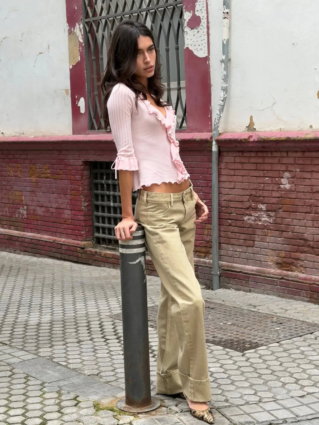 Khaki-colored Washed Low-rise Denim Pants with Rolled Cuffs and Straight-leg Design