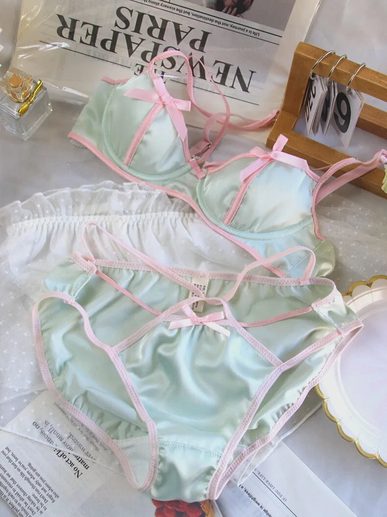 Dreamy Vintage Satin Lingerie Set With Lace Trim And Steel Ring Accents For Elegant Nightwear
