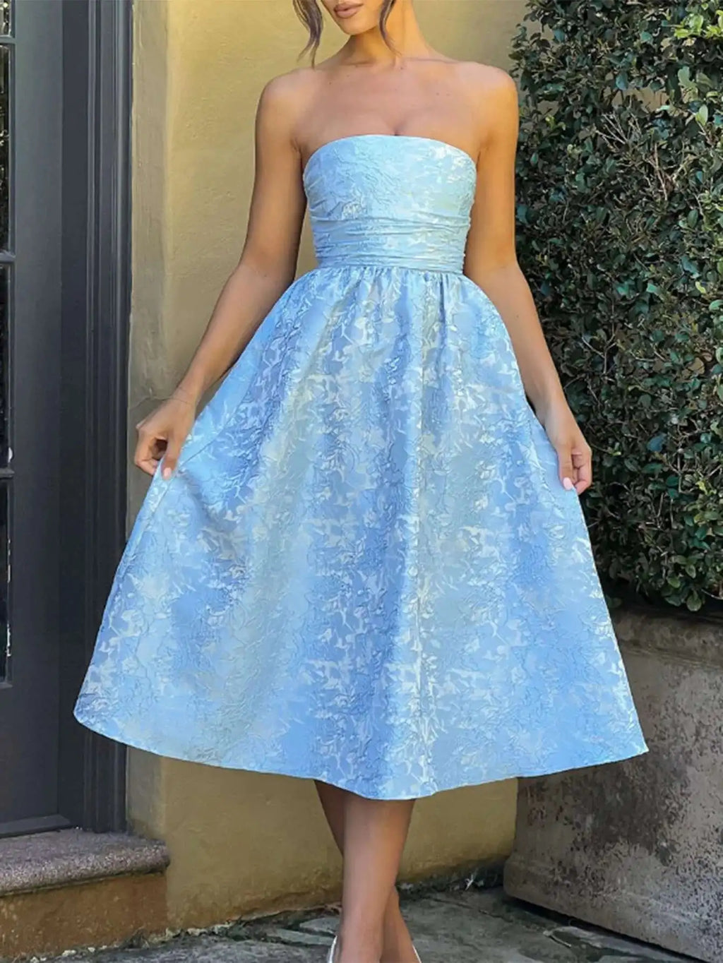 Backless Halter Evening Dress With Lace Jacquard For Elegant Special Occasions