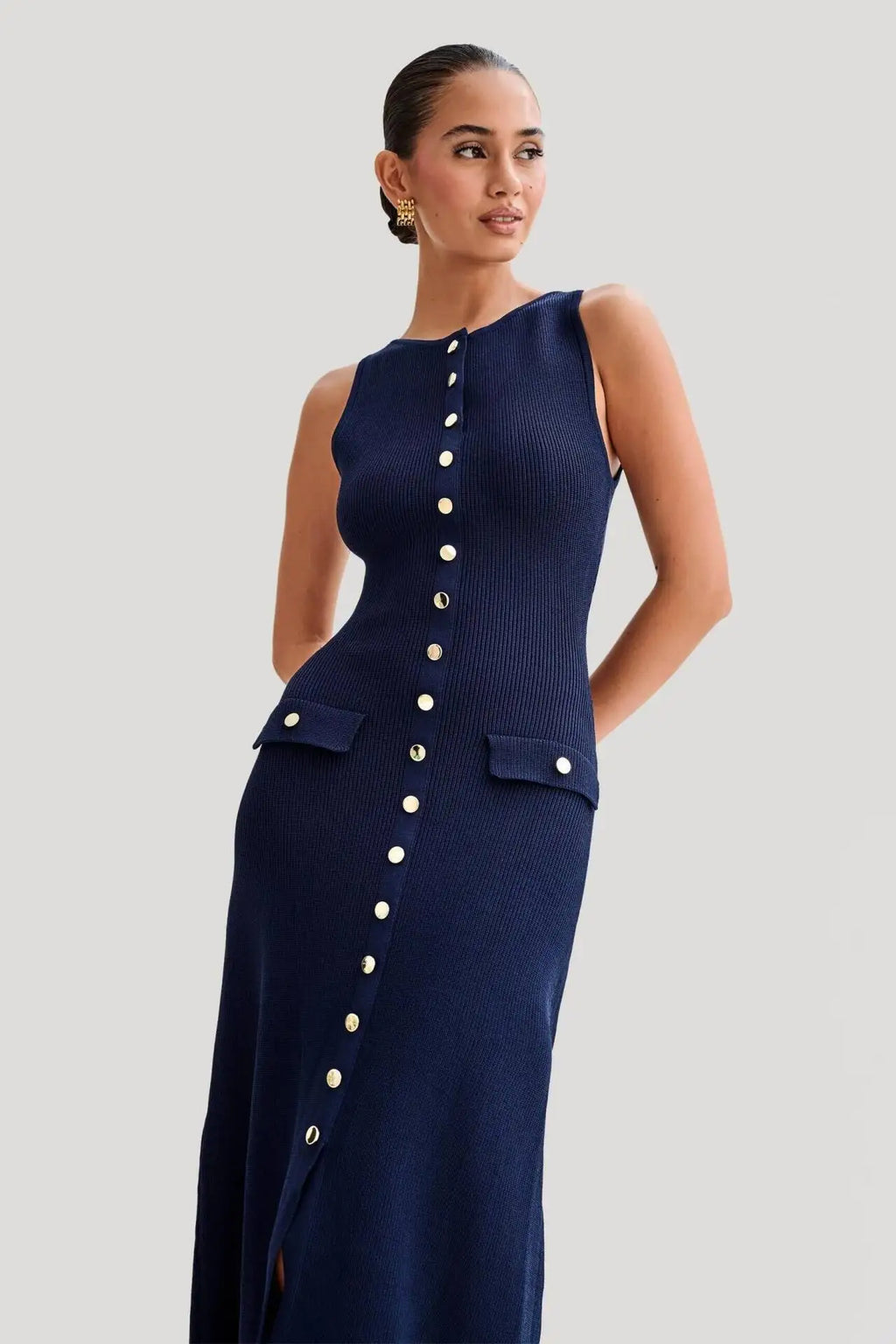 Chic Knit Midi Dress With Button Front And O Neck Silhouette
