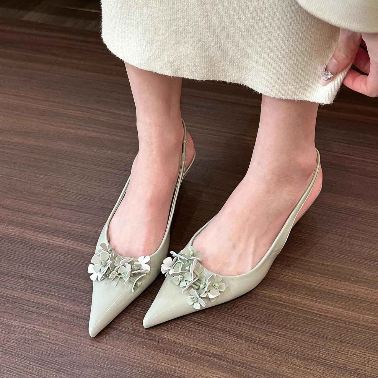 Floral Pointed Sandals With Lightweight Shallow Design