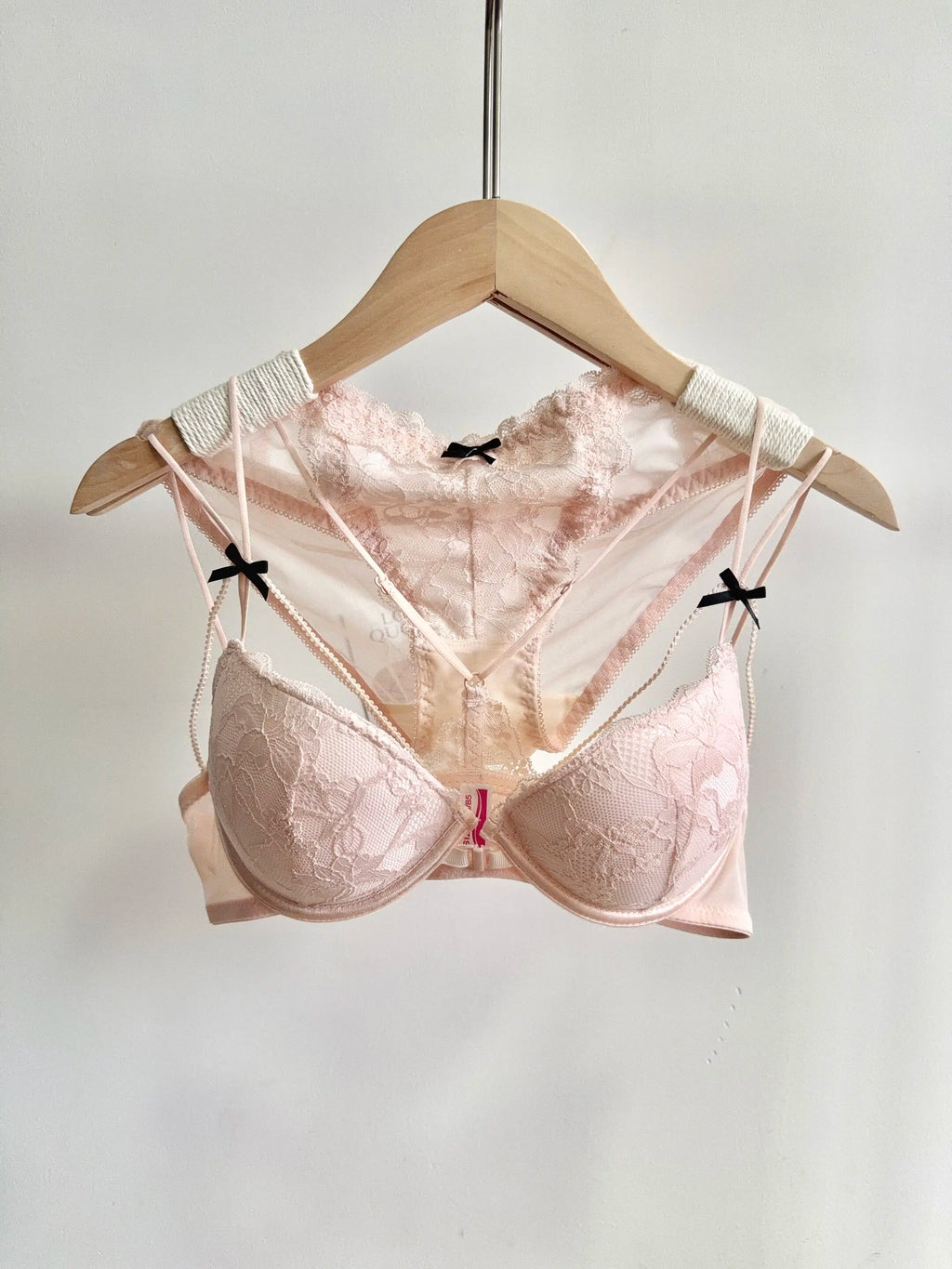 Lace Front Closure Lingerie Set For Women Wirefree Push Up Bra Delicate Straps Lightweight Comfort