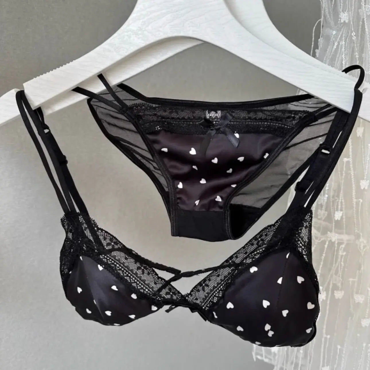 French Style Satin Lace Lingerie Set With Triangle Cups Wireless Soft Fabric Daily Wear