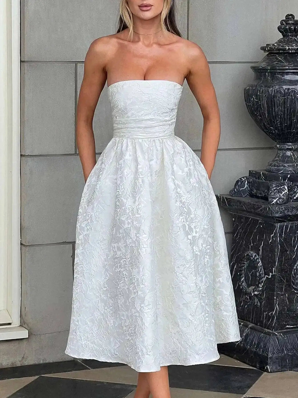 Backless Halter Evening Dress With Lace Jacquard For Elegant Special Occasions