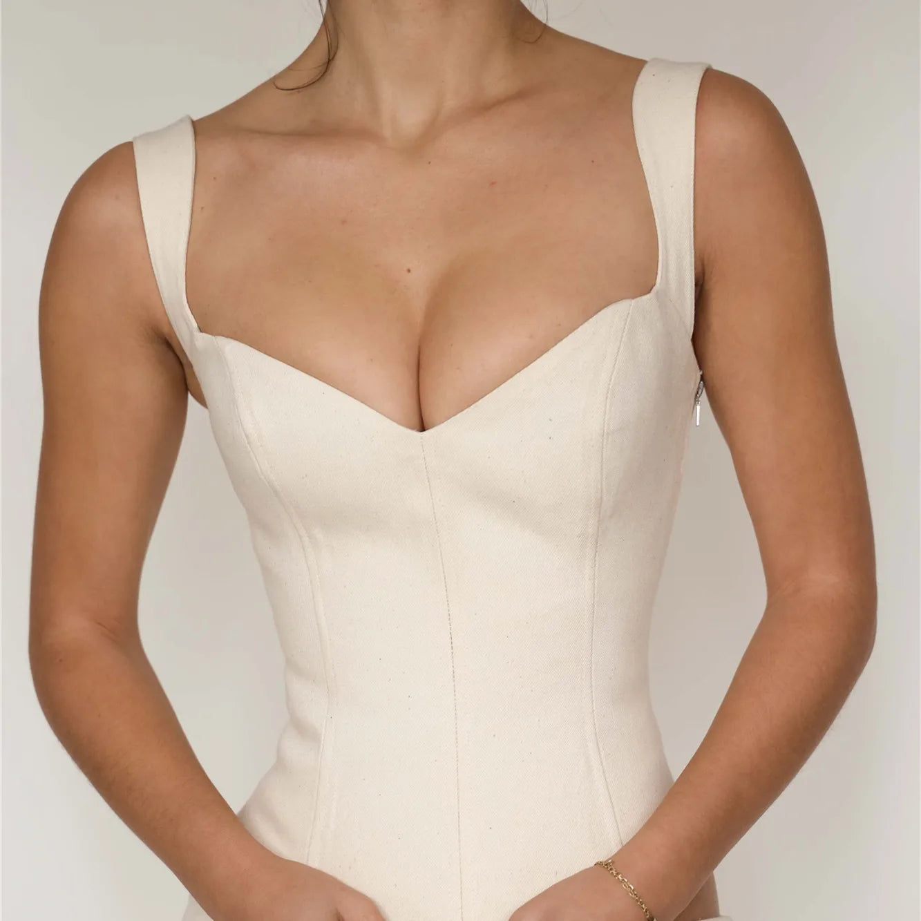 Sleeveless Off Shoulder V Neck Crop Camisole With Backless Silhouette