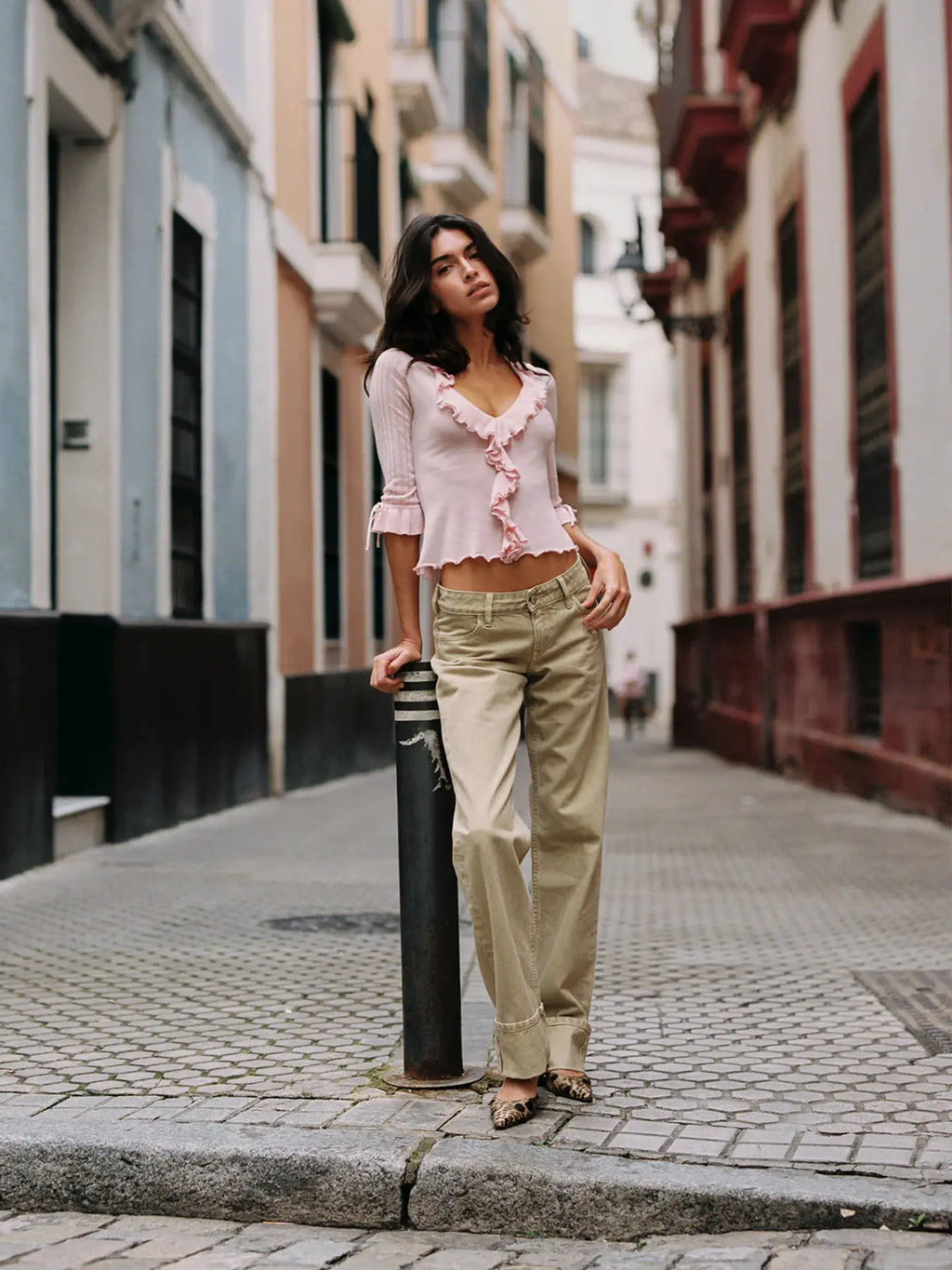 Khaki-colored Washed Low-rise Denim Pants with Rolled Cuffs and Straight-leg Design