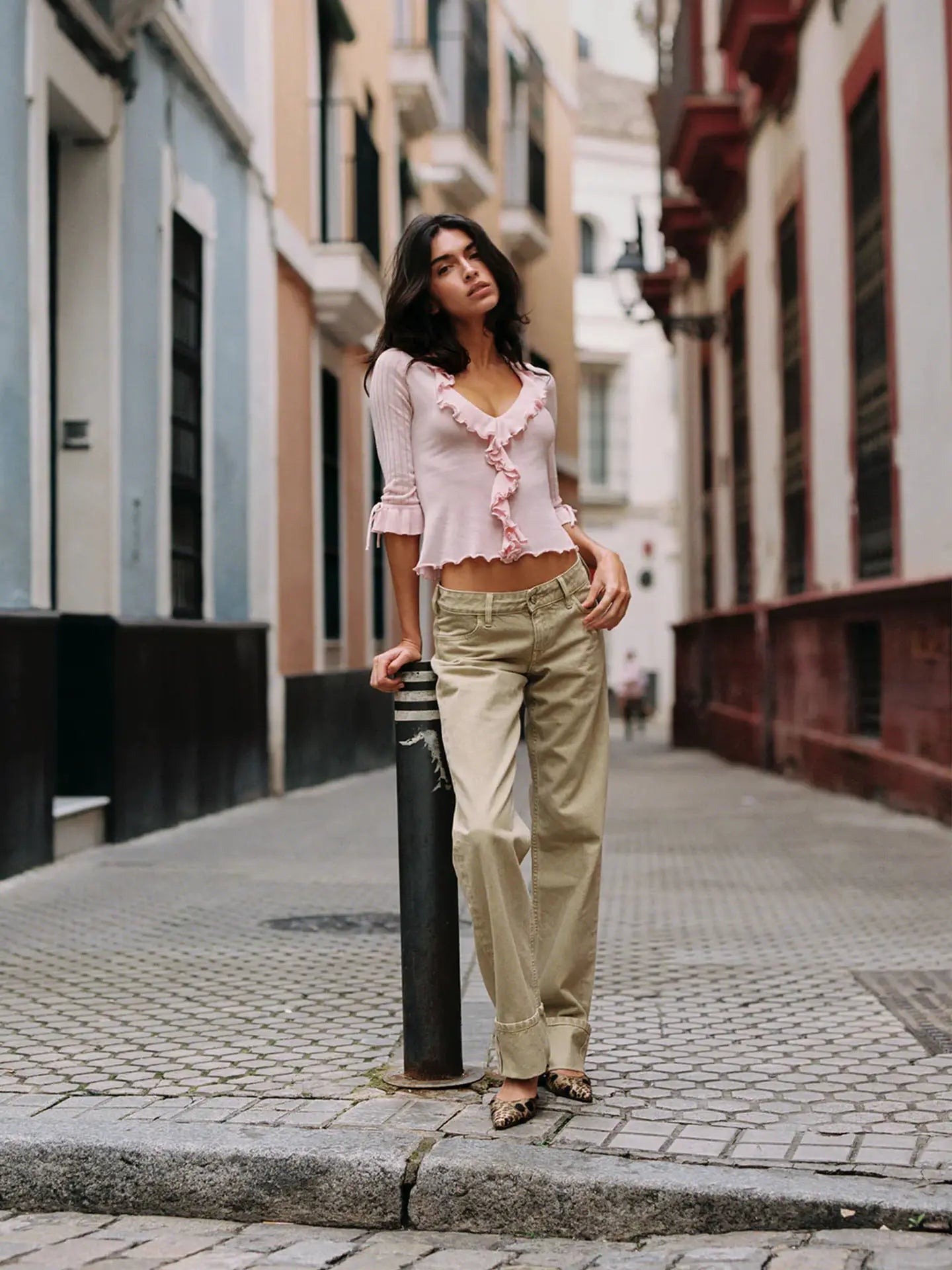 Khaki-colored Washed Low-rise Denim Pants with Rolled Cuffs and Straight-leg Design