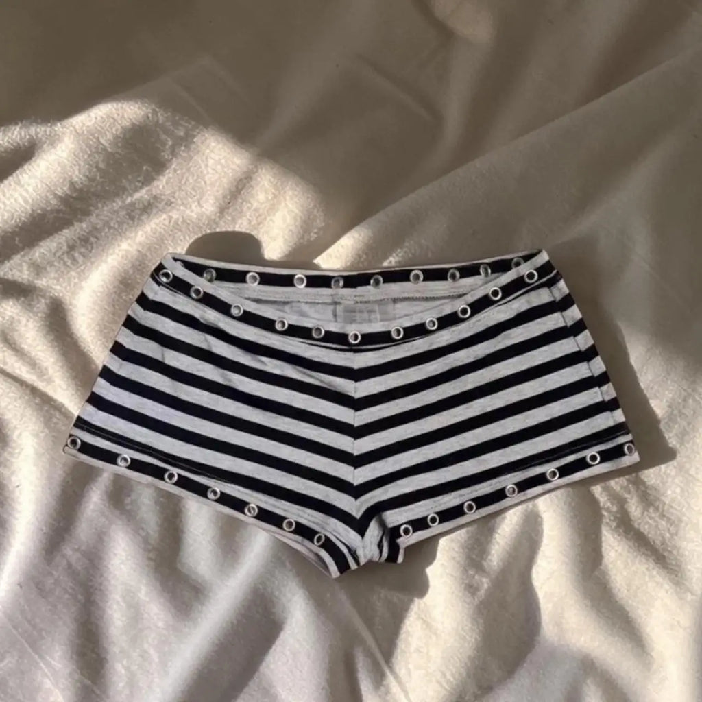 Gothic Vibe Color Blocked Shorts With Streetwear Edge