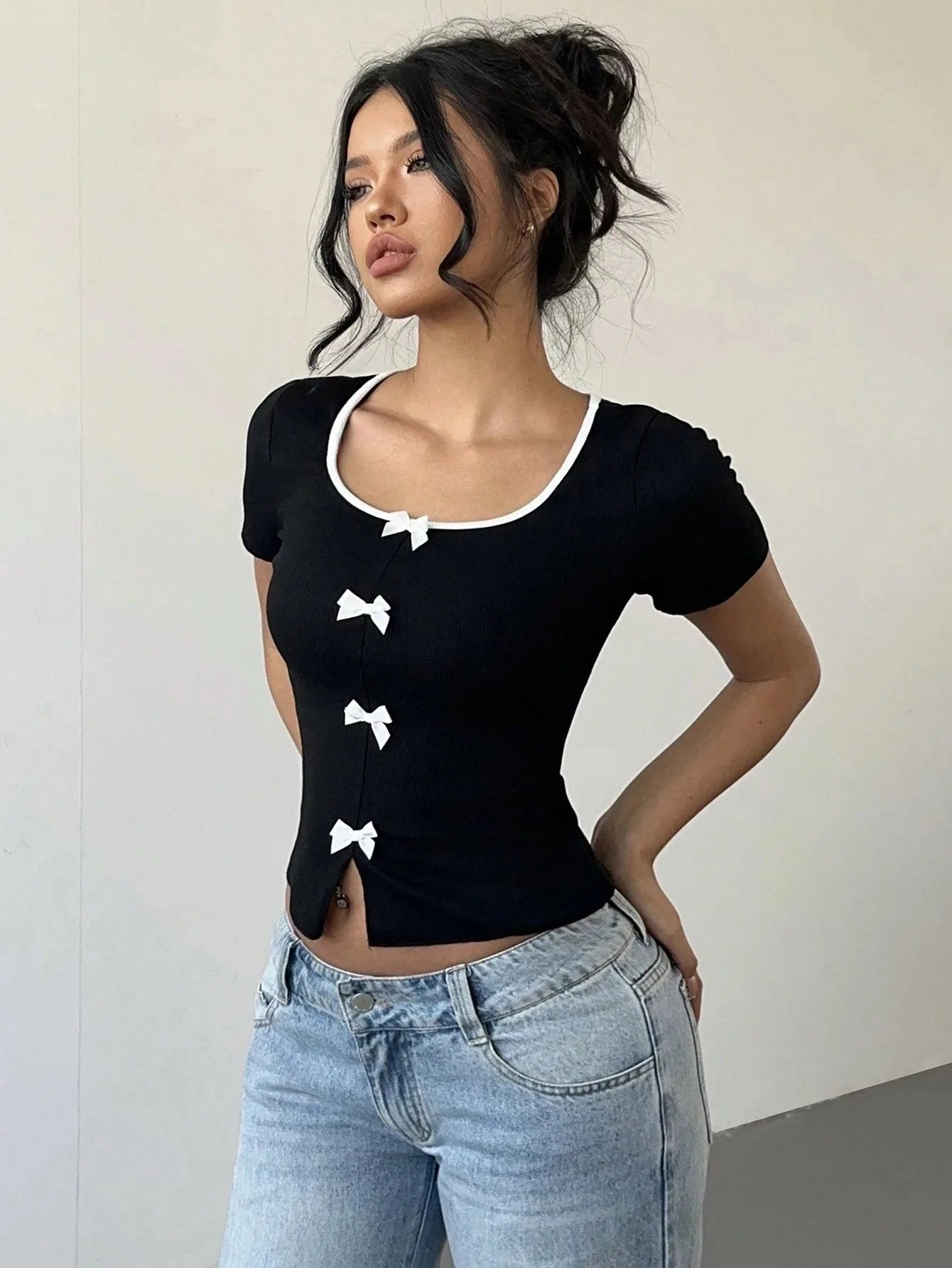 Square Neck Short Crop Top With Bow Black Bodycon Silhouette