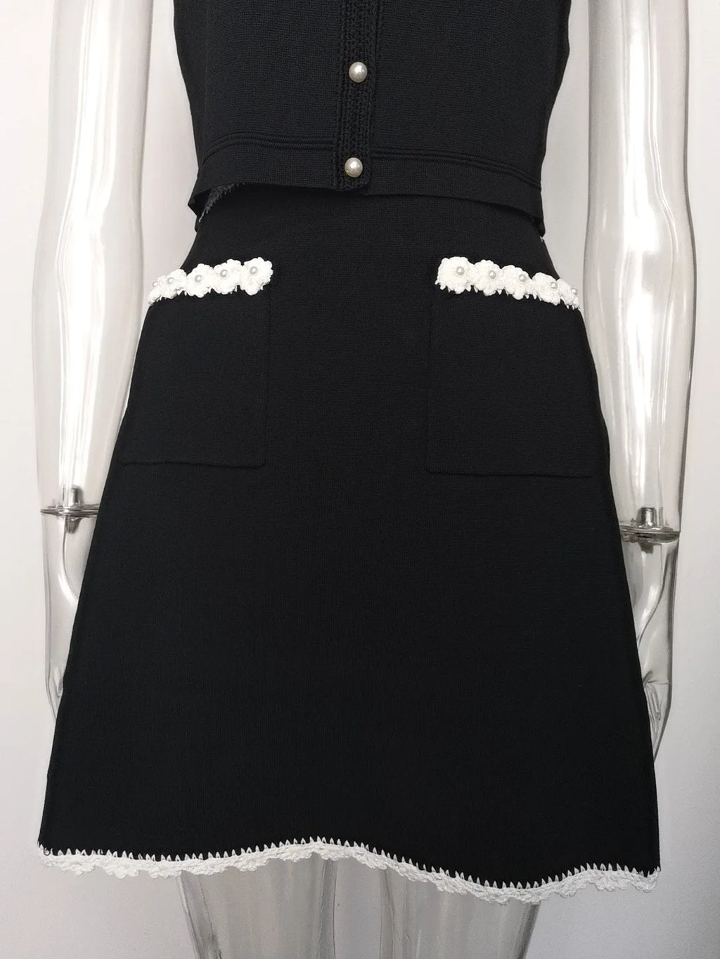 Black And White Skirt Set For Women With Elegant Contrast Design
