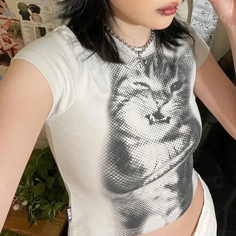 Animal Print Crop Top In White Slim Fit Crewneck Tee For Casual Vintage Vibe Everyday Chic
