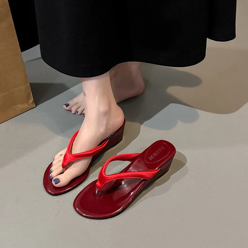 Elevated Water Resistant Flip Flops For Women Soft Sole Casual Slippers