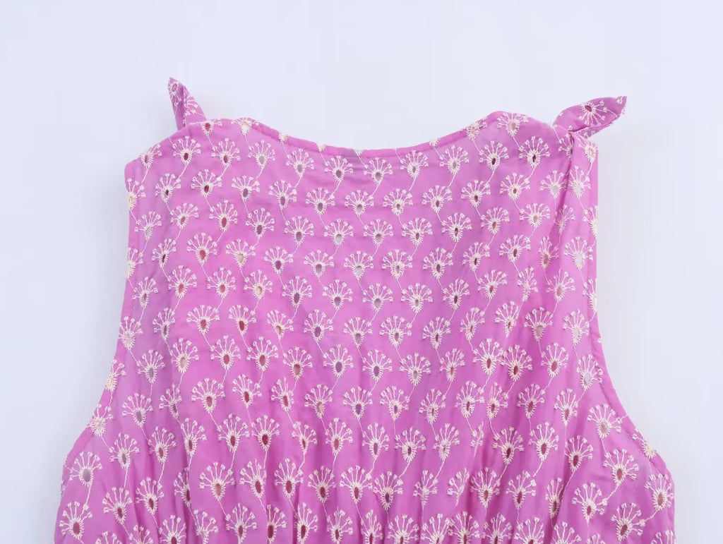 V-neck Sleeveless Embroidery Hollow Out Elastic Waist Crop Top