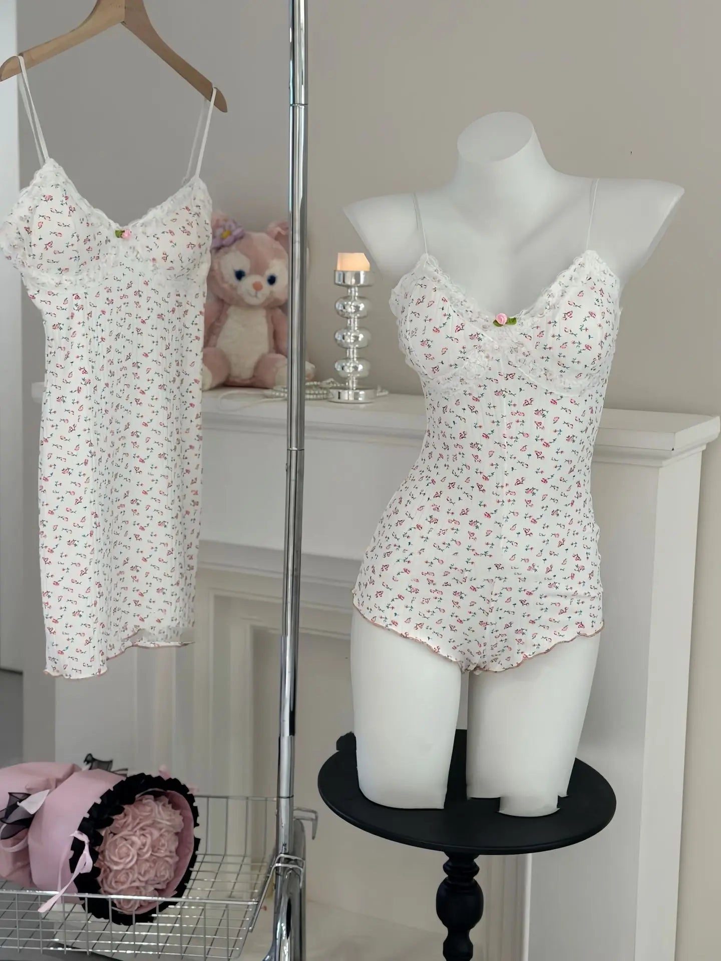 Charming Floral Print Lace Trim Slim Fit Sleeveless Bodysuit