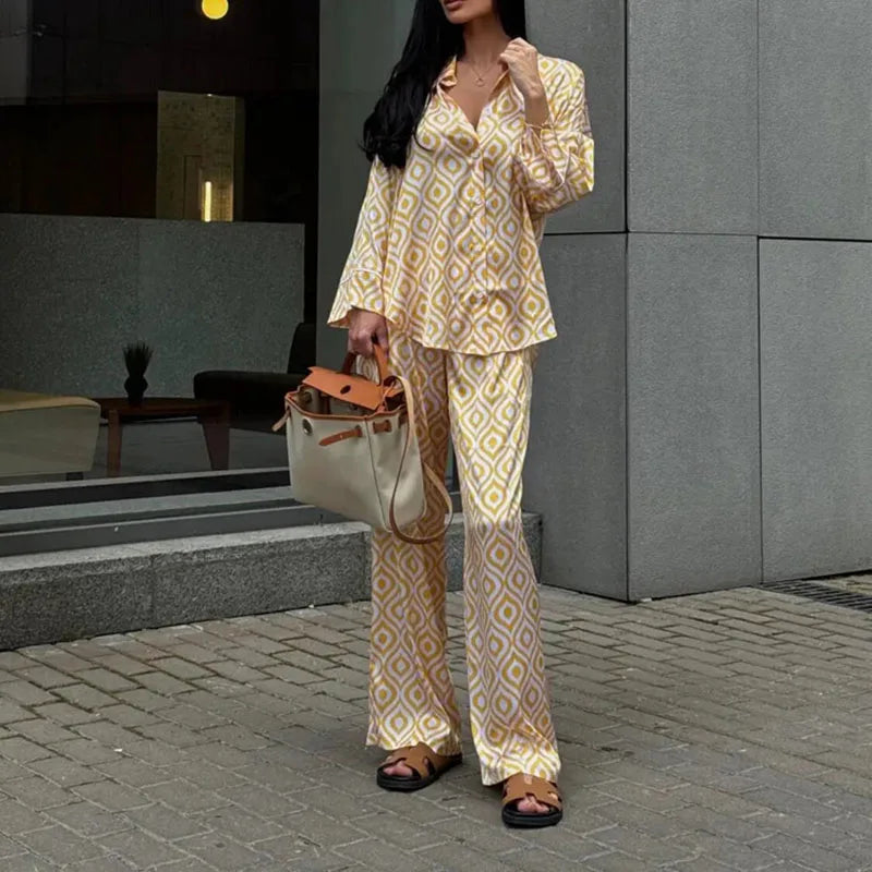 Printed Blouse And Pants Set With Long Sleeves And Lace Up Shirt