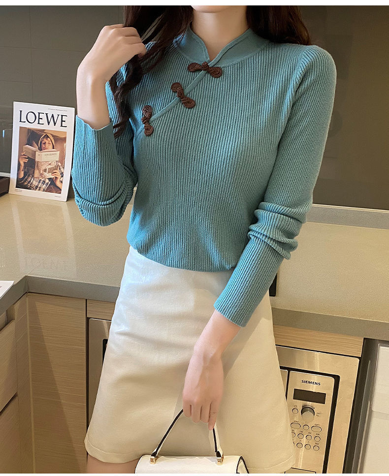 Retro Ladies Slim Cheongsam Collar Sweater With Modern Edge