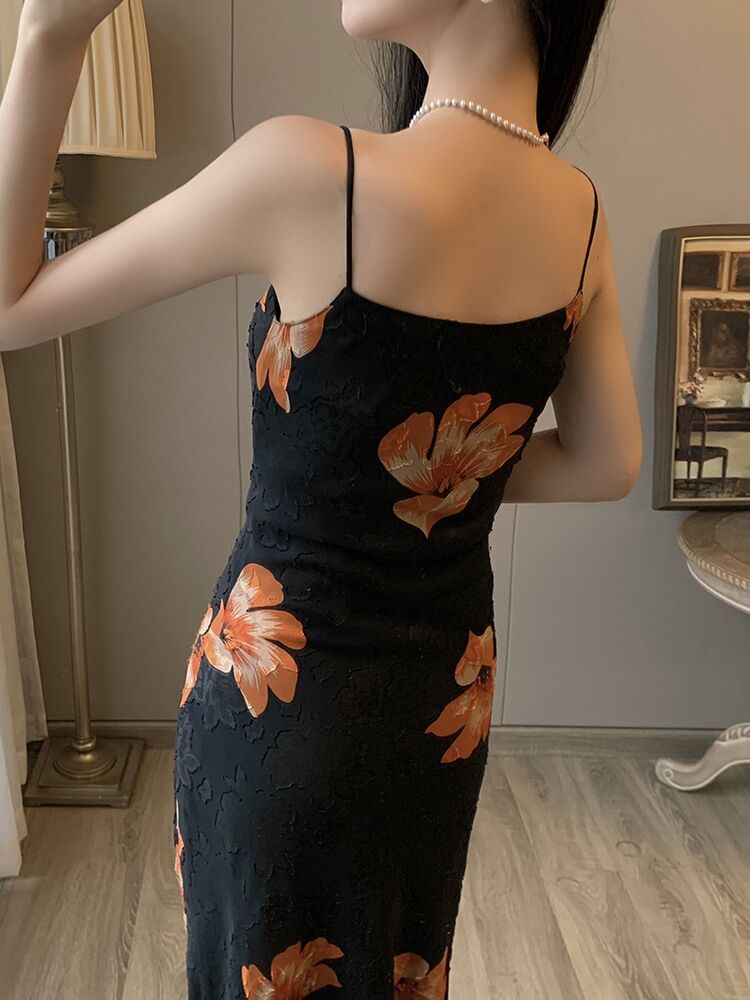 Sunlit Summer Vintage Floral Suspender Dress With V Neck And High Waist For Retro Charm